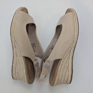 St. Johns Bay Tan Wedge Sandals, Sz 11